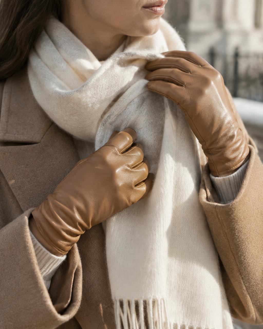 Anaïs Camel leather gloves worn