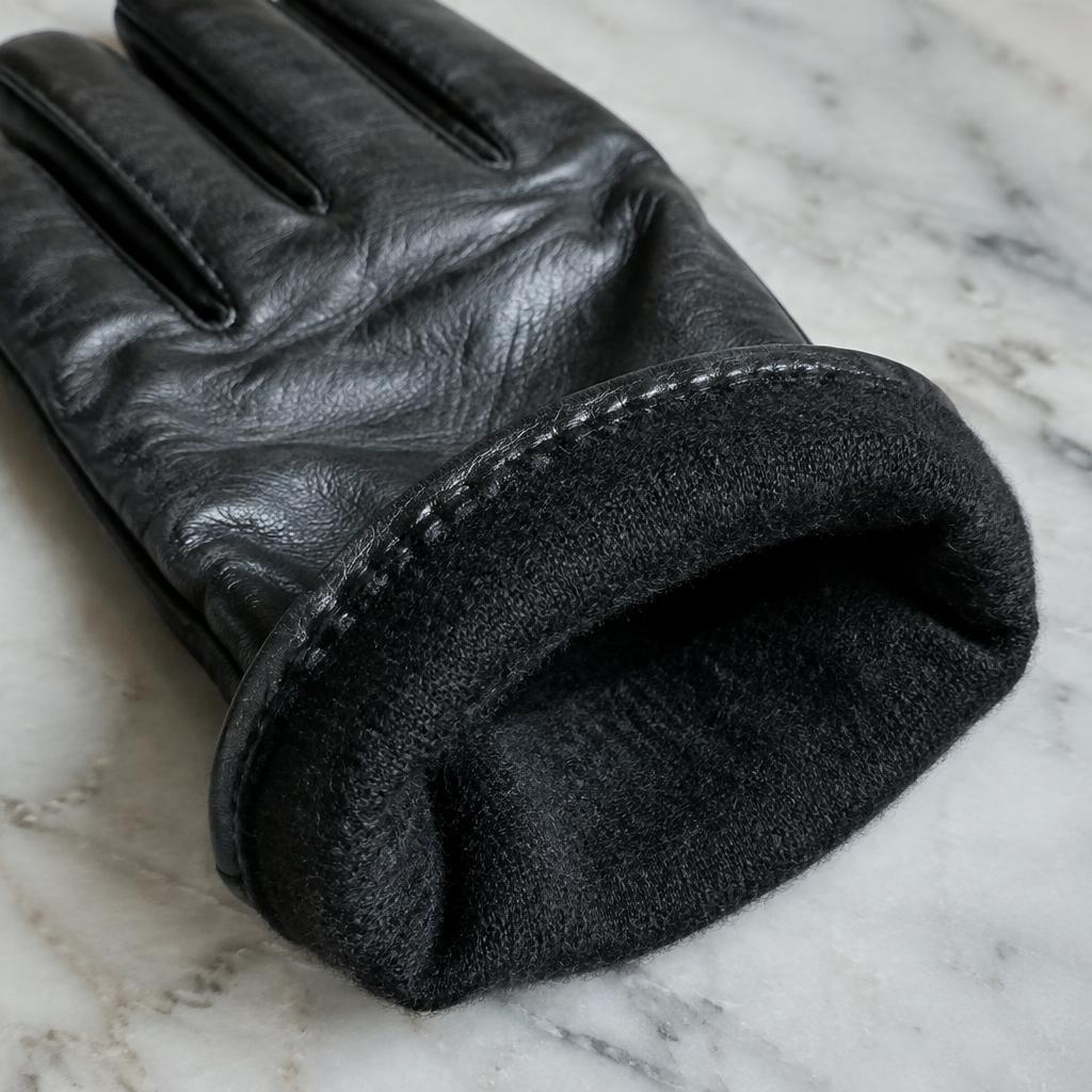 Solange glove stitching and cashmere lining